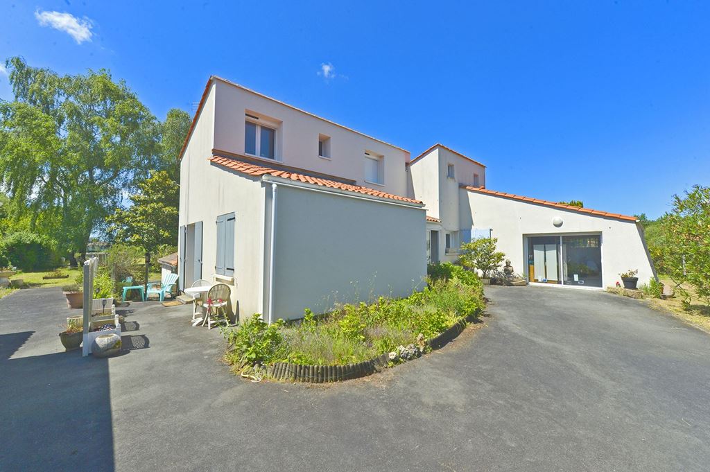 Maison SAUJON 435750€ Agence de L'Estuaire Maison SAUJON 435750€ Agence de L'Estuaire